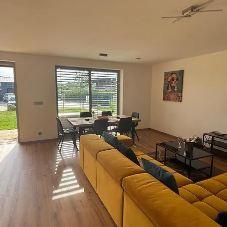 Apartman Apartma Leona, *