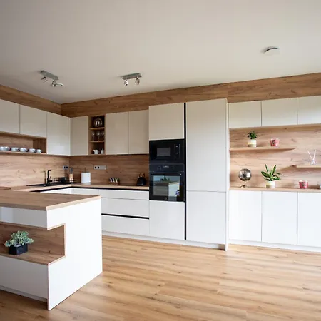 Apartma Leona,