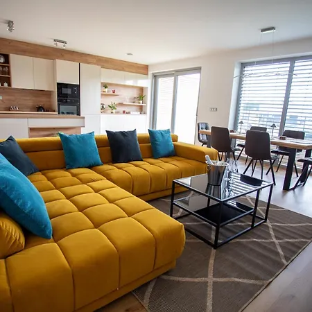 Apartma Leona, * Τσέσκε Μπουντεγιόβιτσε
