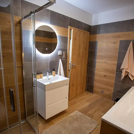 Διαμέρισμα Apartma Leona, *