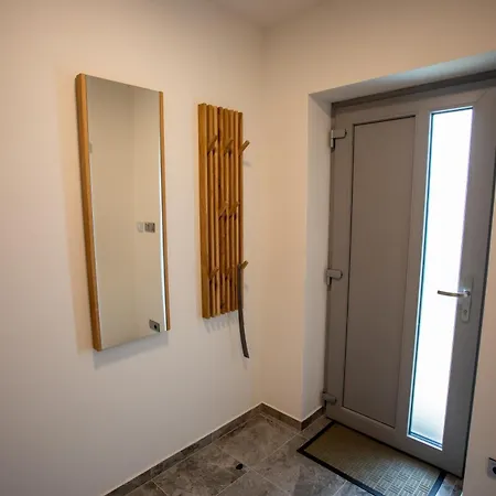 Apartma Leona, *