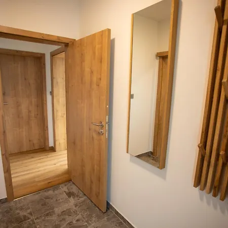 Apartma Leona,