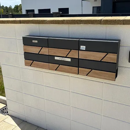 Apartma Leona, Τσέσκε Μπουντεγιόβιτσε